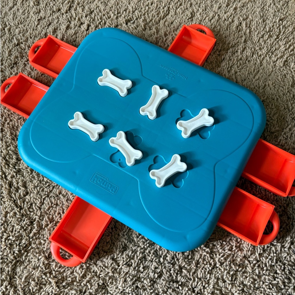 Outward Hound Blue and Orange Puzzle Game for Dogs